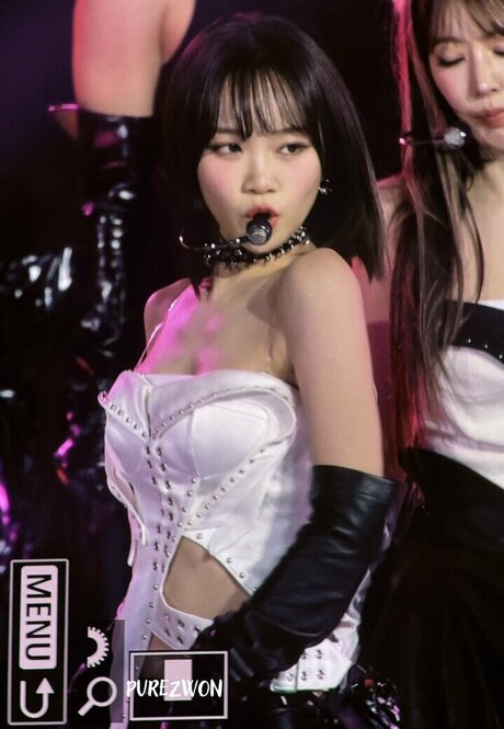 Kim Chaewon onlyfans nude tits