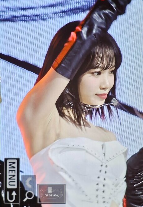 Kim Chaewon desnuda onlyfans