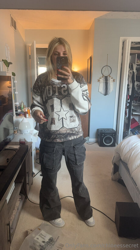 chloeessecret on onlyfans