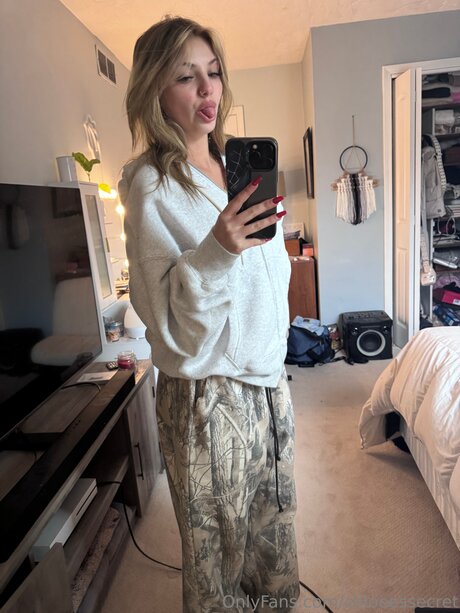 chloeessecret naked onlyfans leaked