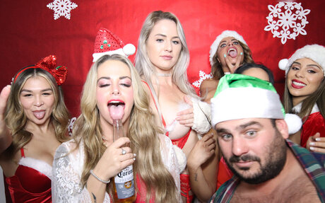 Photobox Flashes onlyfans star