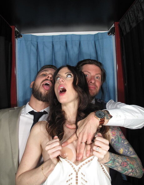 Photobox Flashes only fans leak nude