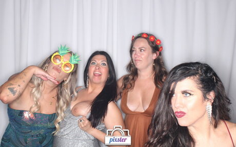 Photobox Flashes onlyfans pics nude