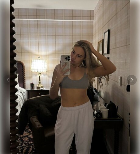 Faith Enokian onlyfans nude photos