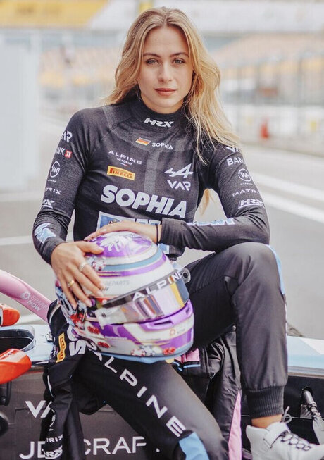 Sophia Fl rsch onlyfans content type