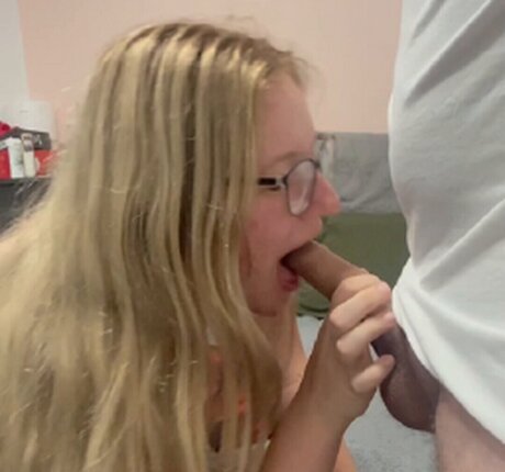 Theroseypawg onlyfans content type