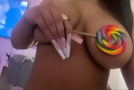 Naughtyoliwia onlyfans model photos