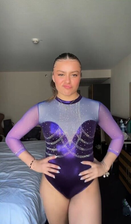 Emma Malewski onlyfans striptease