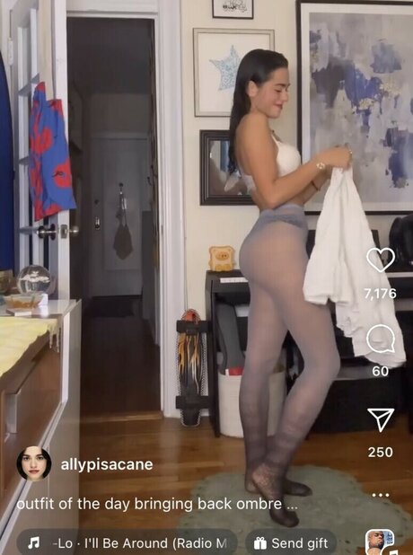 AllyAnnaMaria onlyfans nude content