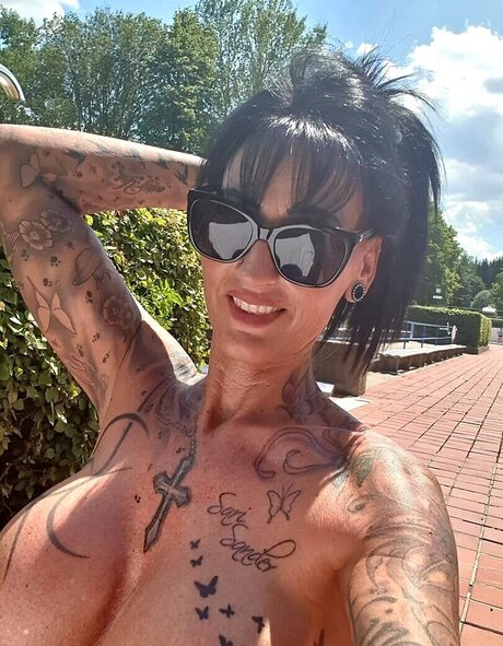 Sari Sander onlyfans model images