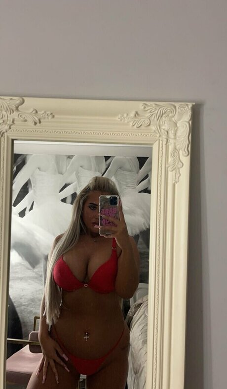 Bigboobzbarbie onlyfans model photo