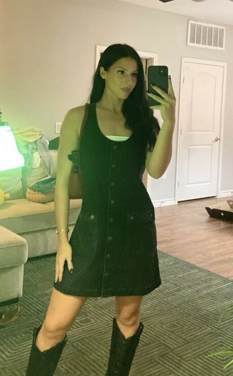 Allison Royalty onlyfans nude photos