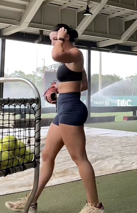 Allison Royalty onlyfans leajs