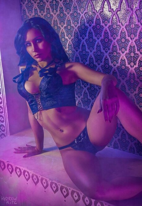 Red Saya onlyfans star