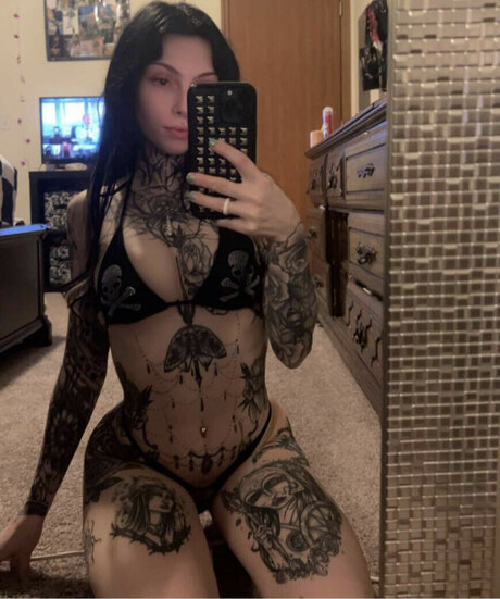 Tyniquewebster naked onlyfans