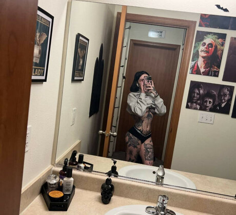 Tyniquewebster nude onlyfans