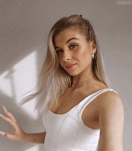 CorinaBRX onlyfans naked leaks
