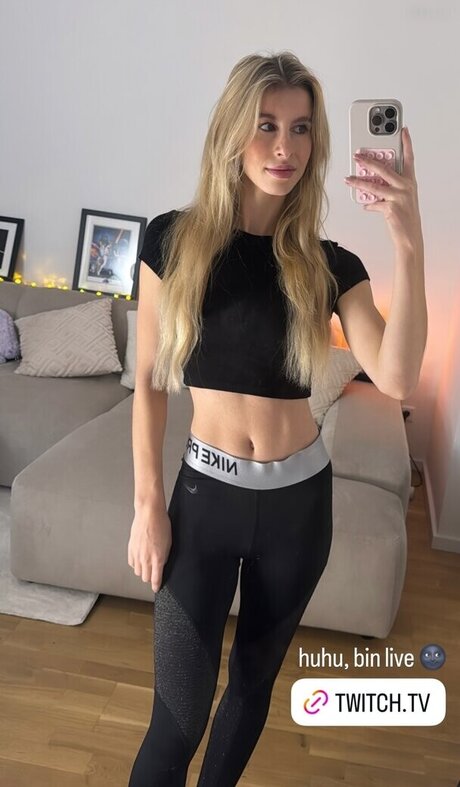 quitelola onlyfans model photo