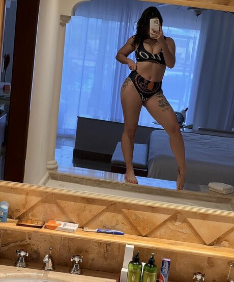 lov3ly laur3n onlyfans model images