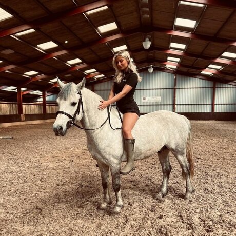 mollymercedes is on onlyfans