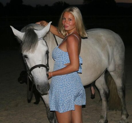 mollymercedes onlyfans nude porn