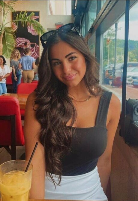 Kayla Elias onlyfans sextape