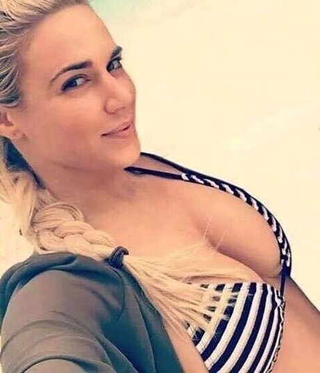 CJ Perry aka Lana onlyfans leaj