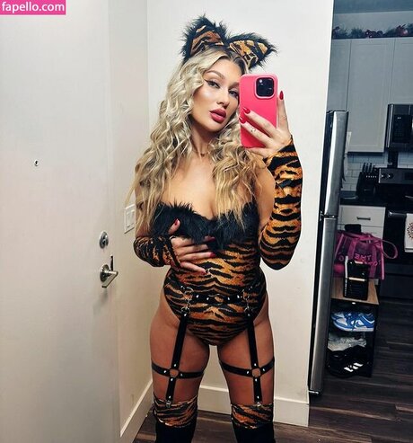 Izzi Dame naked onlyfans