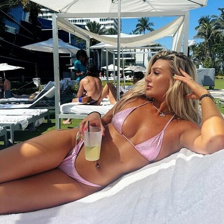 Izzi Dame onlyfans boobs