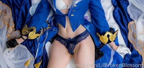 LilBrokenBlossom onlyfans content