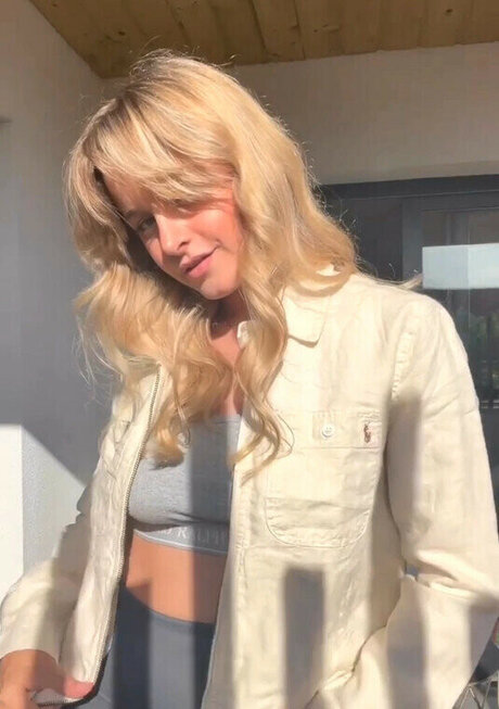 Camille LV nude onlyfans leak