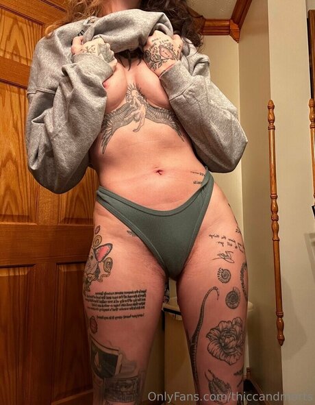 thiccandmorts onlyfans model photo