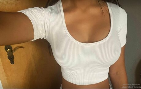 Jessica Alessandra topless onlyfans