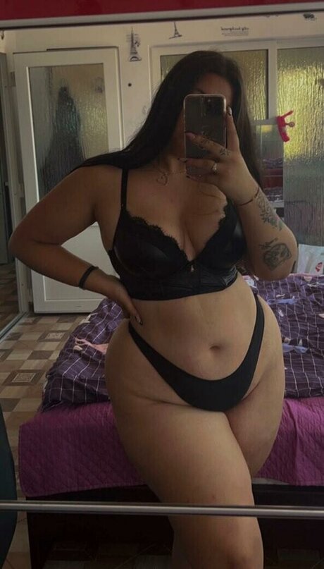 Ellyyelly leaks onlyfans