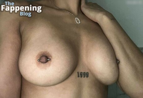 Shania Kraemer onlyfans strip tease