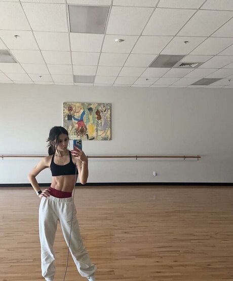 Lauren Avelina topless onlyfans