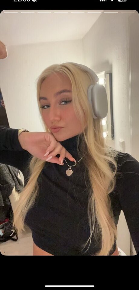 Lara Charlottee onlyfans nudes leaks