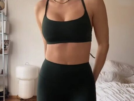 Carla Sophie Schell naked onlyfans leak