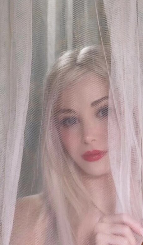 Marina Seren strip onlyfans