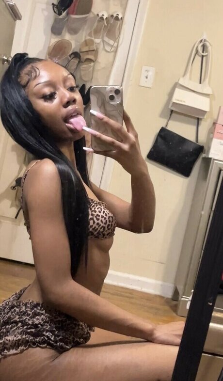 prettypetitepricey only fans sex