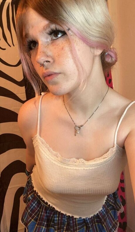 dishonestgirl onlyfans leaked pics