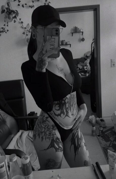 Kira Julie is on onlyfans