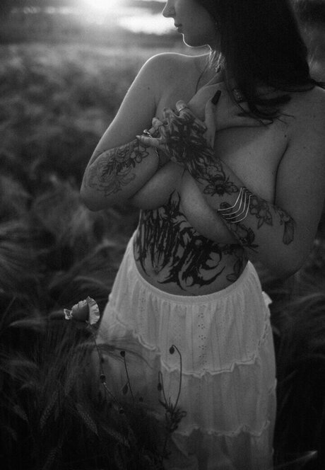 Kira Julie desnuda onlyfans