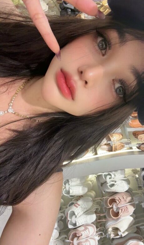 Olivea Hadid only fans nudes