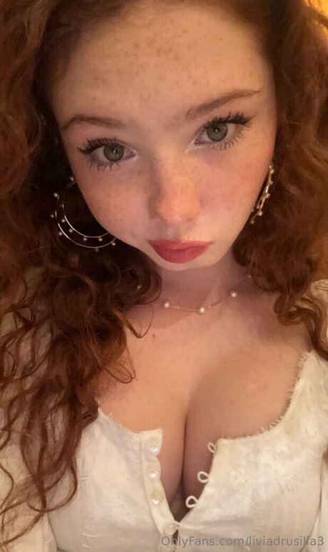 Livia Paige onlyfans strip tease