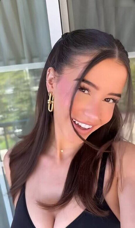 L a Elui onlyfans strip