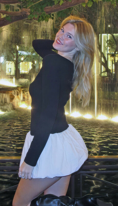 Sarah E Coomer onlyfans public photos