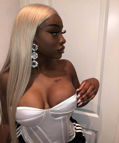 Sandra Lambeck leaked only fans nudes