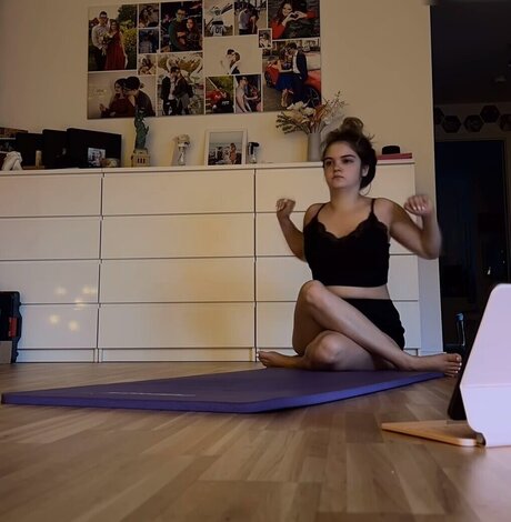 Mondwika onlyfans topless