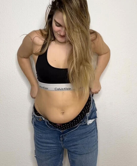 Mondwika nude on onlyfans